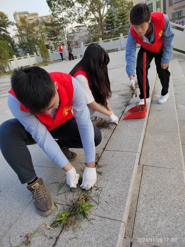 惠州市理工职业技术学校举行2023年新发展团员入团仪式暨传承红色基因团日活动419.png
