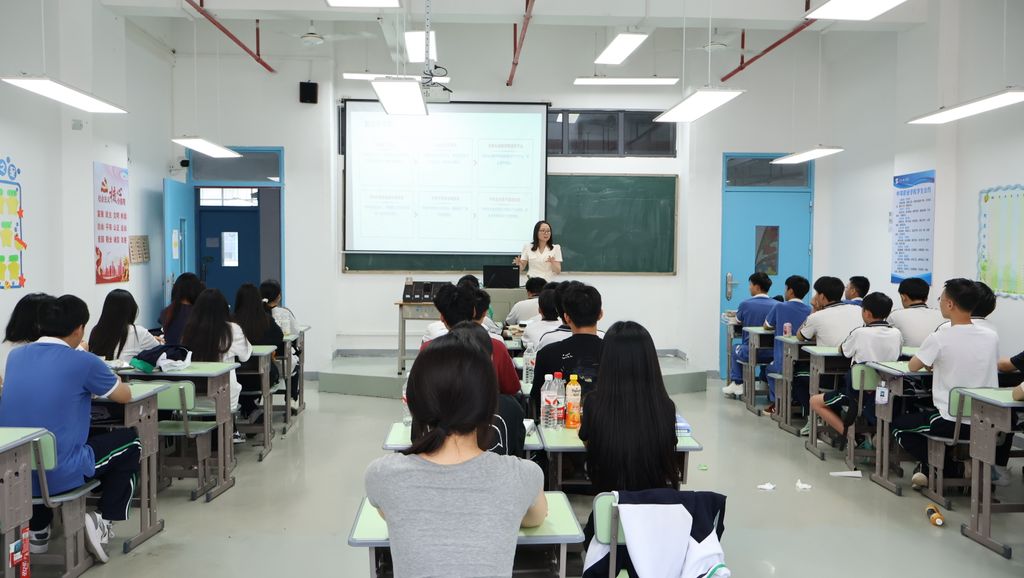 安全护航校园，责任守护成长—我校党支部开展校园安全宣传教育活动