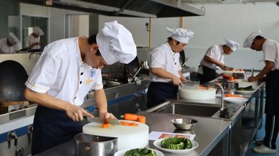 AI赋能显身手，匠心筑梦亮绝活——惠州理工学校商务管理系“德钢杯”技能大赛精彩纷呈