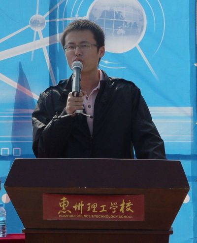 我校举行春季新生开学典礼