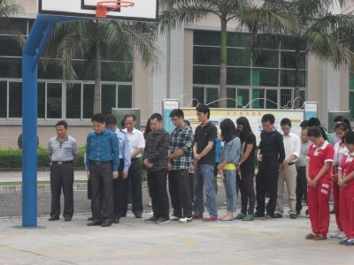 “地震无情,人间有爱”我校举行雅安地震献爱心募捐活动