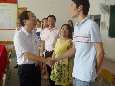 刘冠贤副市长率教师节慰问团来校