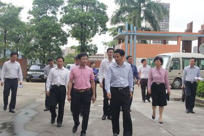 仲恺区委书记杨鹏飞一行到我校调研指导工作
