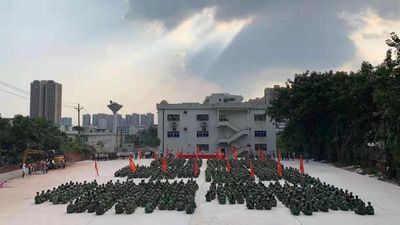 我校隆重举行2019秋季新生国防教育结营仪式