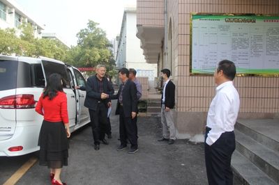 校长安全工作考核督导组莅临我校检查指导工作