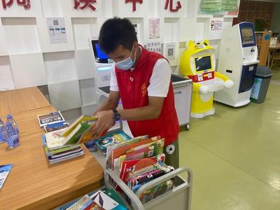 “弘扬志愿服务精神,争做青年好榜样”--我校“青马班”开展学雷锋志愿活动