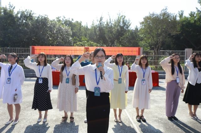 教师宣誓.jpg