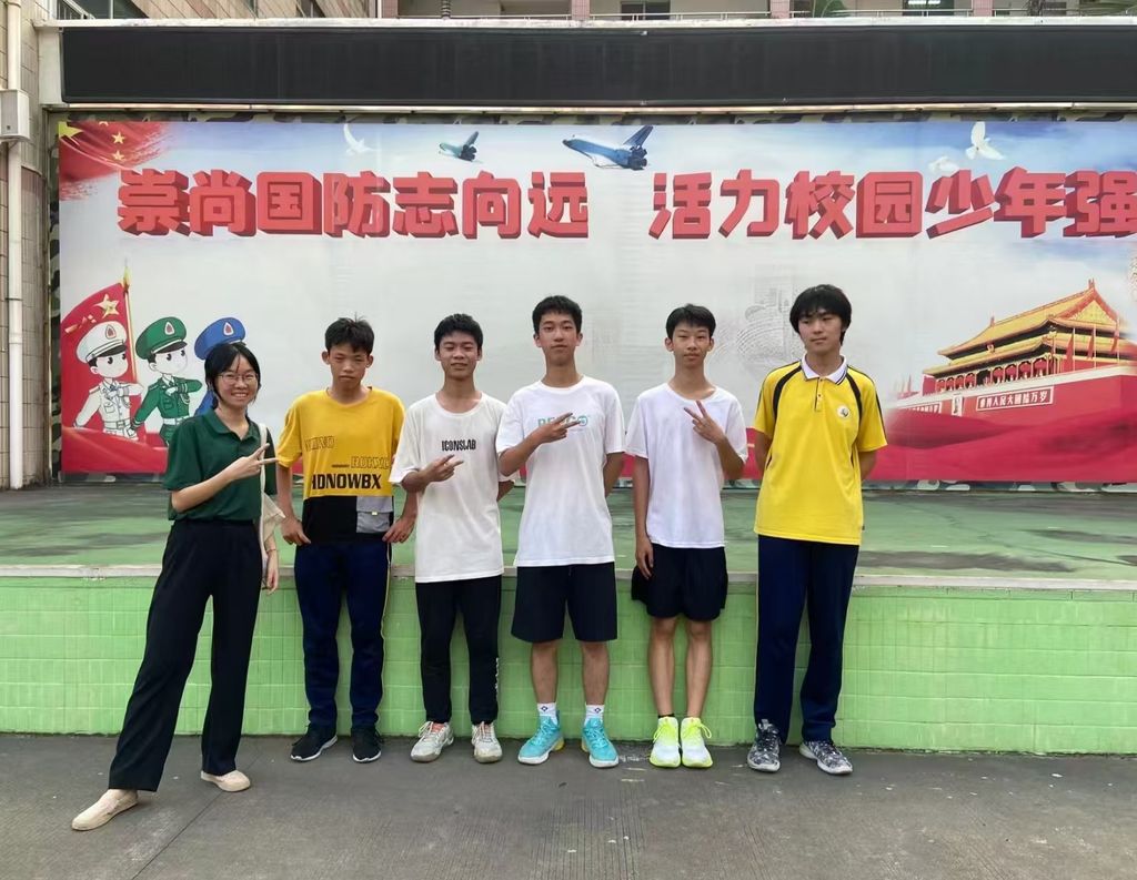 2-回母校看望老师.jpg